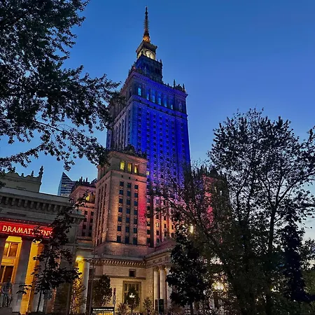 A Cozy And Bright In The Heart Of With A View Of The Palace Of Culture *