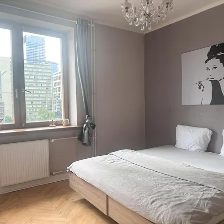 A Cozy And Bright In The Heart Of With A View Of The Palace Of Culture *